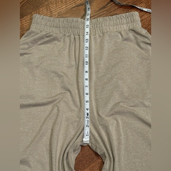 Varley Oatmeal Color Fluid Stretch Jersey Joggers Size Medium - Picture 8 of 8